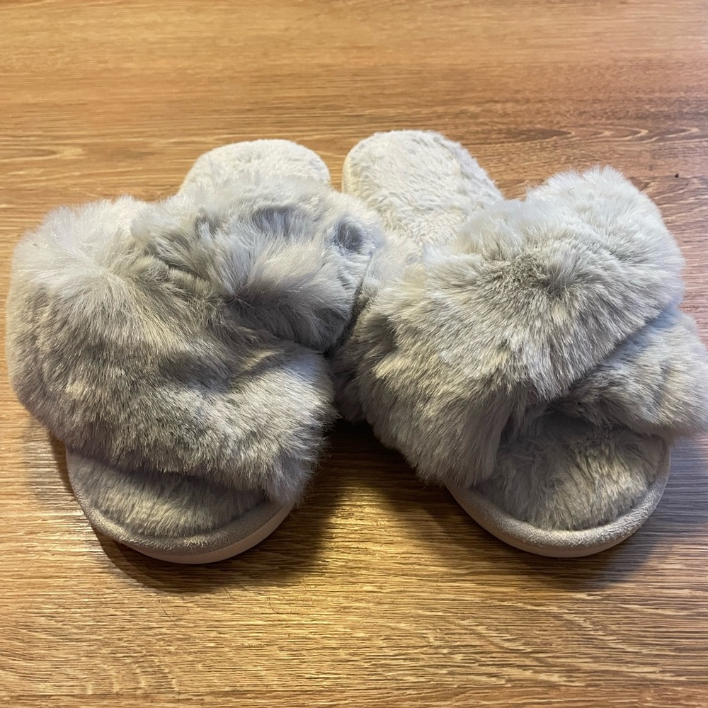 Cozy Gray Faux Fur Slippers